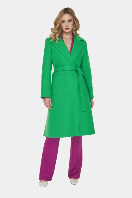 zielony płaszcz wiązany