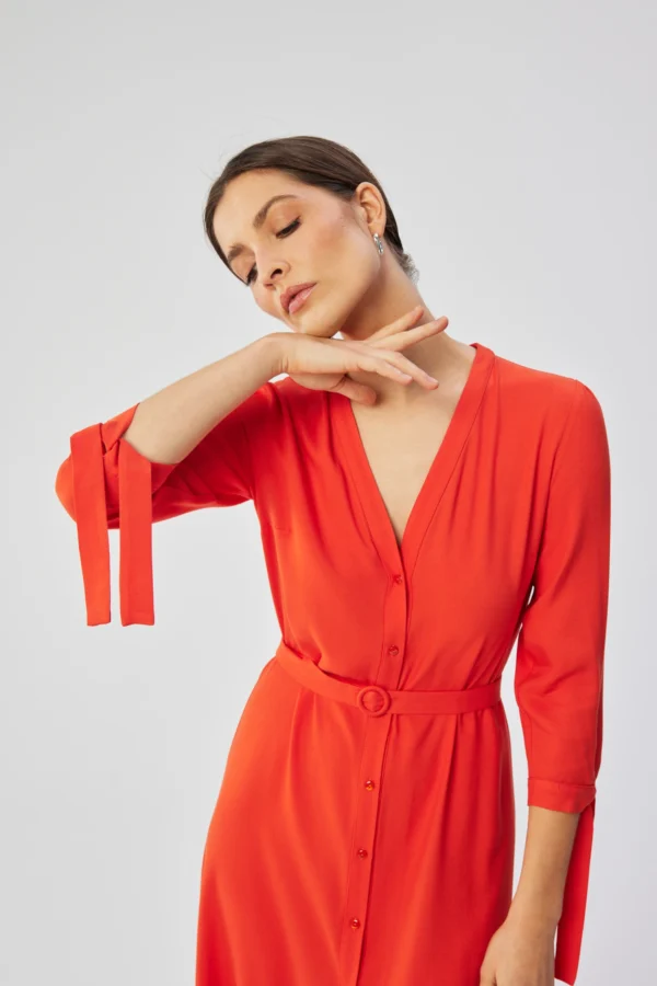 SUKIENKA MIDI Z WIĄZANYMI MANKIETAMI